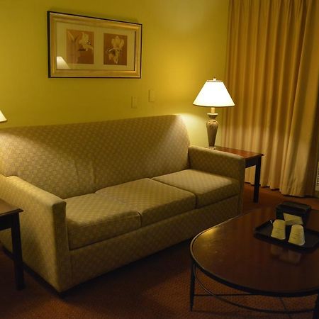 Ramada By Wyndham Wichita Airport Hotel Kültér fotó