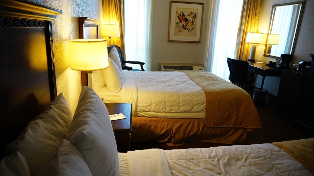 Ramada By Wyndham Wichita Airport Hotel Kültér fotó