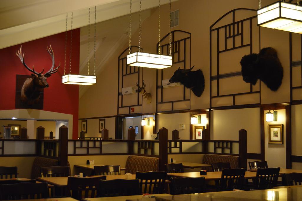 Ramada By Wyndham Wichita Airport Hotel Kültér fotó