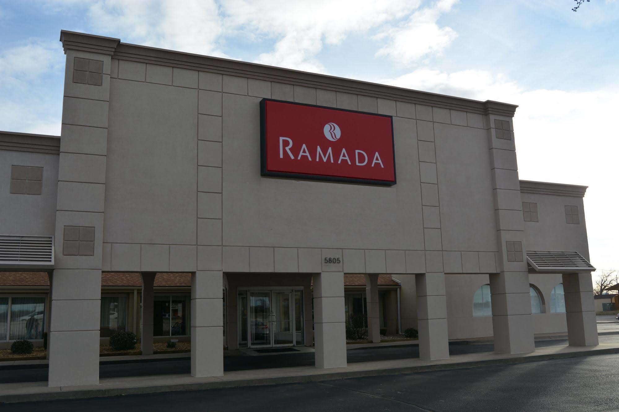 Ramada By Wyndham Wichita Airport Hotel Kültér fotó