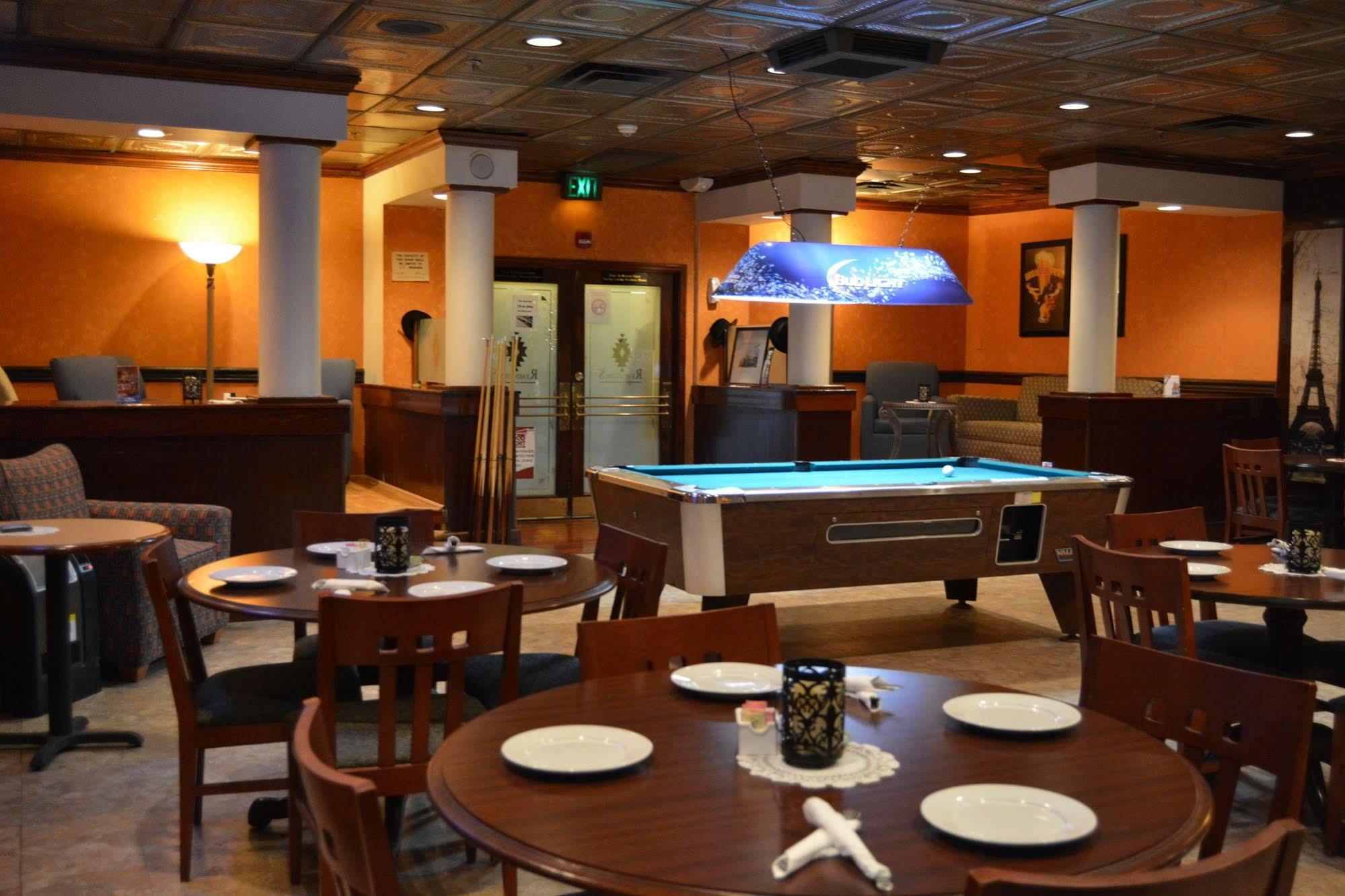 Ramada By Wyndham Wichita Airport Hotel Kültér fotó