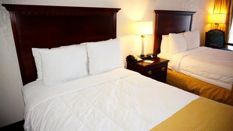 Ramada By Wyndham Wichita Airport Hotel Kültér fotó
